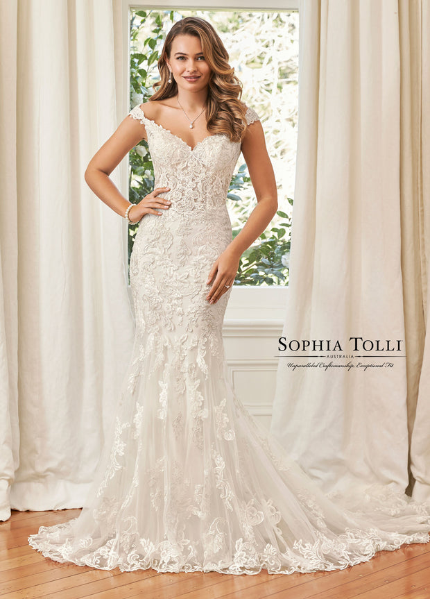 SOPHIA TOLLI Y11954-Gemini Bridal Prom Tuxedo Centre