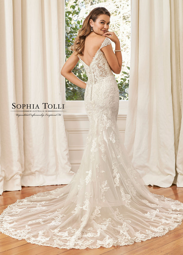 SOPHIA TOLLI Y11954-Gemini Bridal Prom Tuxedo Centre