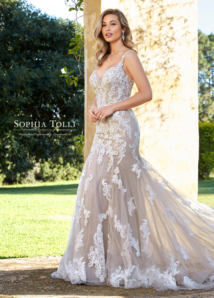 SOPHIA TOLLI Y11957A-Gemini Bridal Prom Tuxedo Centre