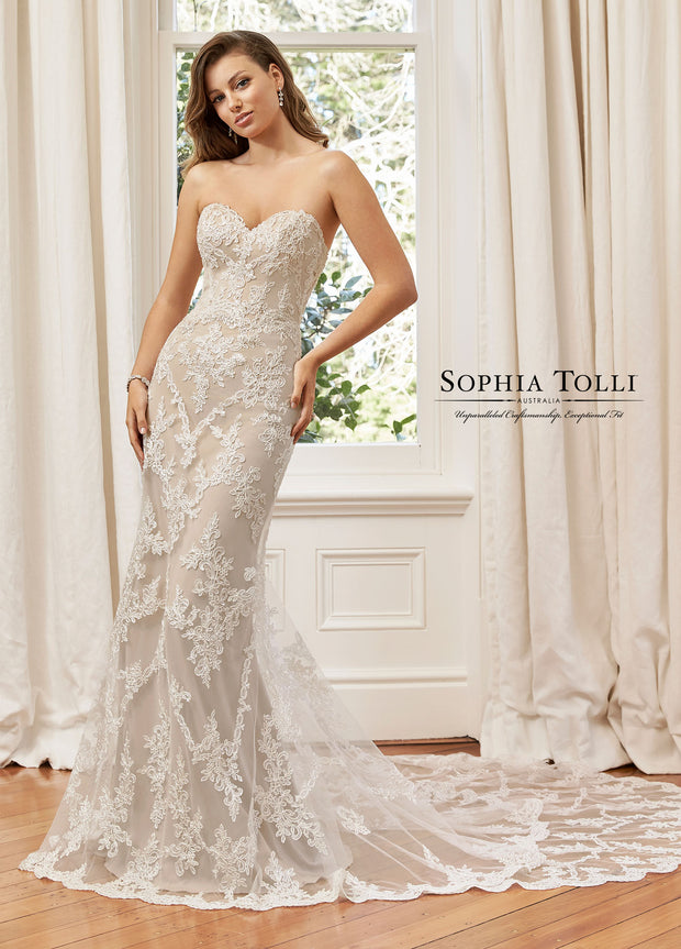 SOPHIA TOLLI Y11946A-Gemini Bridal Prom Tuxedo Centre