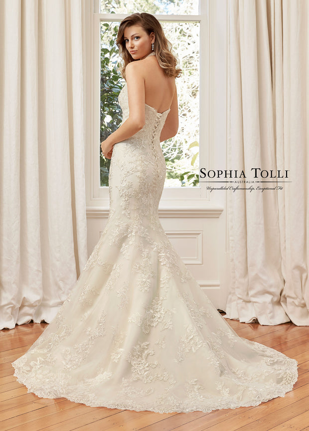 SOPHIA TOLLI Y11942-Gemini Bridal Prom Tuxedo Centre