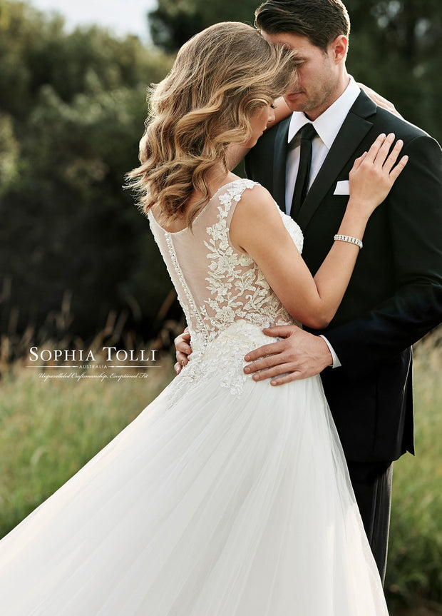 SOPHIA TOLLI Y11965B-Gemini Bridal Prom Tuxedo Centre