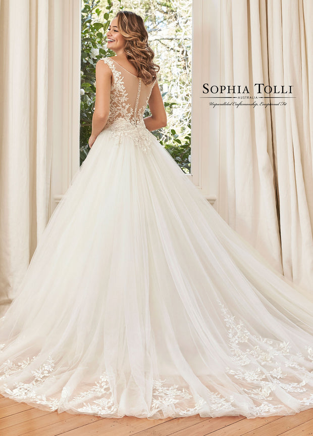 SOPHIA TOLLI Y11965B-Gemini Bridal Prom Tuxedo Centre